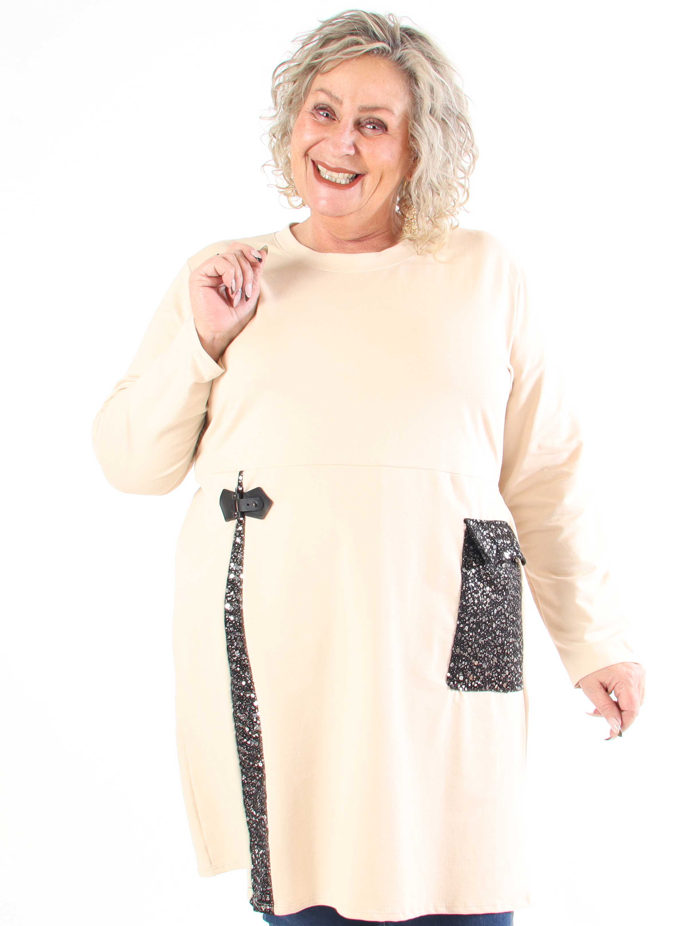 Micha - Plus size kjole i bomuld pyntet med pailletter